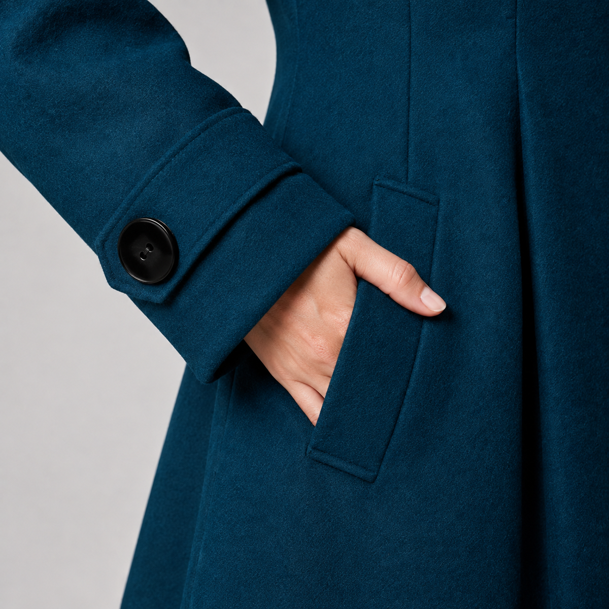 STRUCTURED HOODED COAT FOR WOMEN