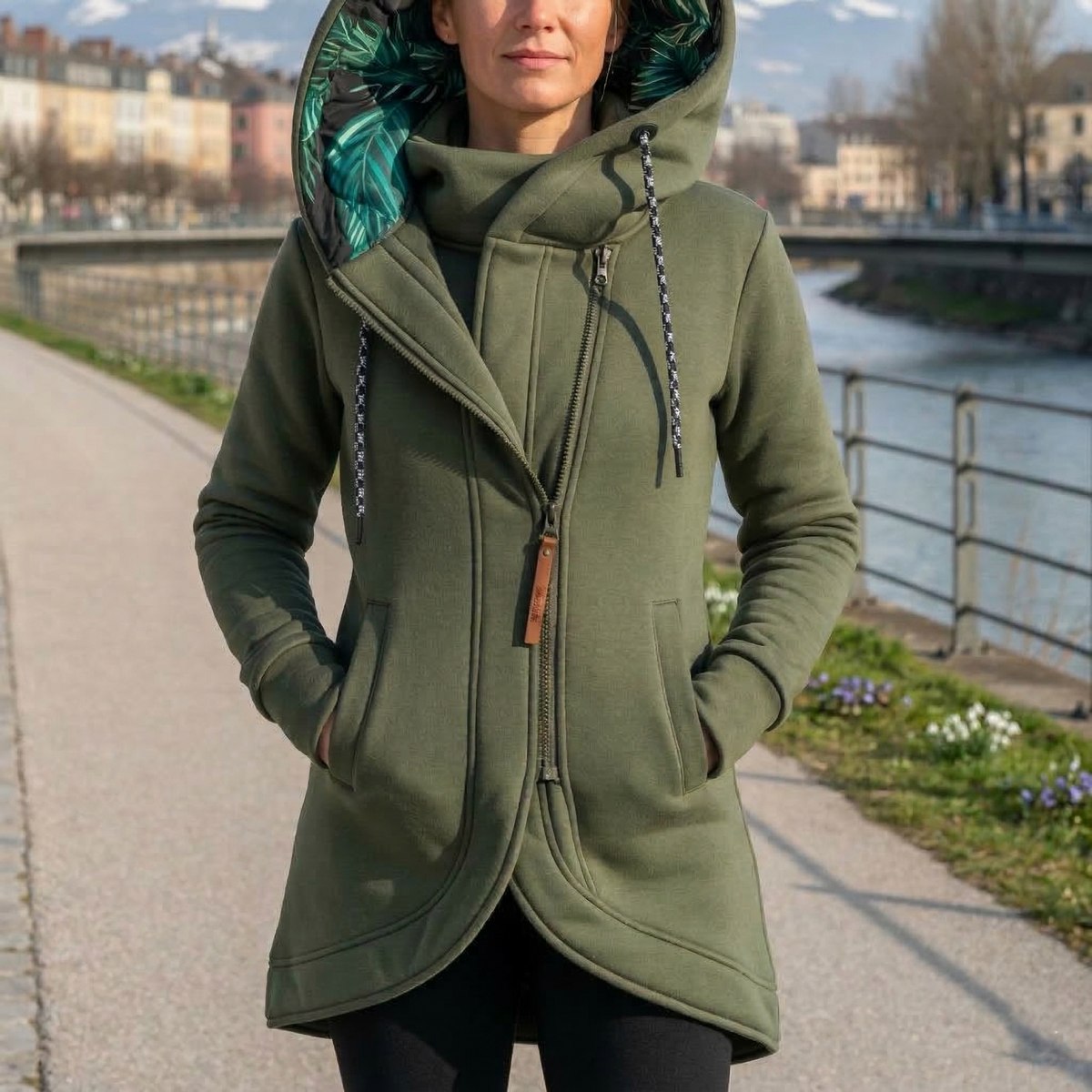 FITTED INSULATED JACKET FOR WOMEN