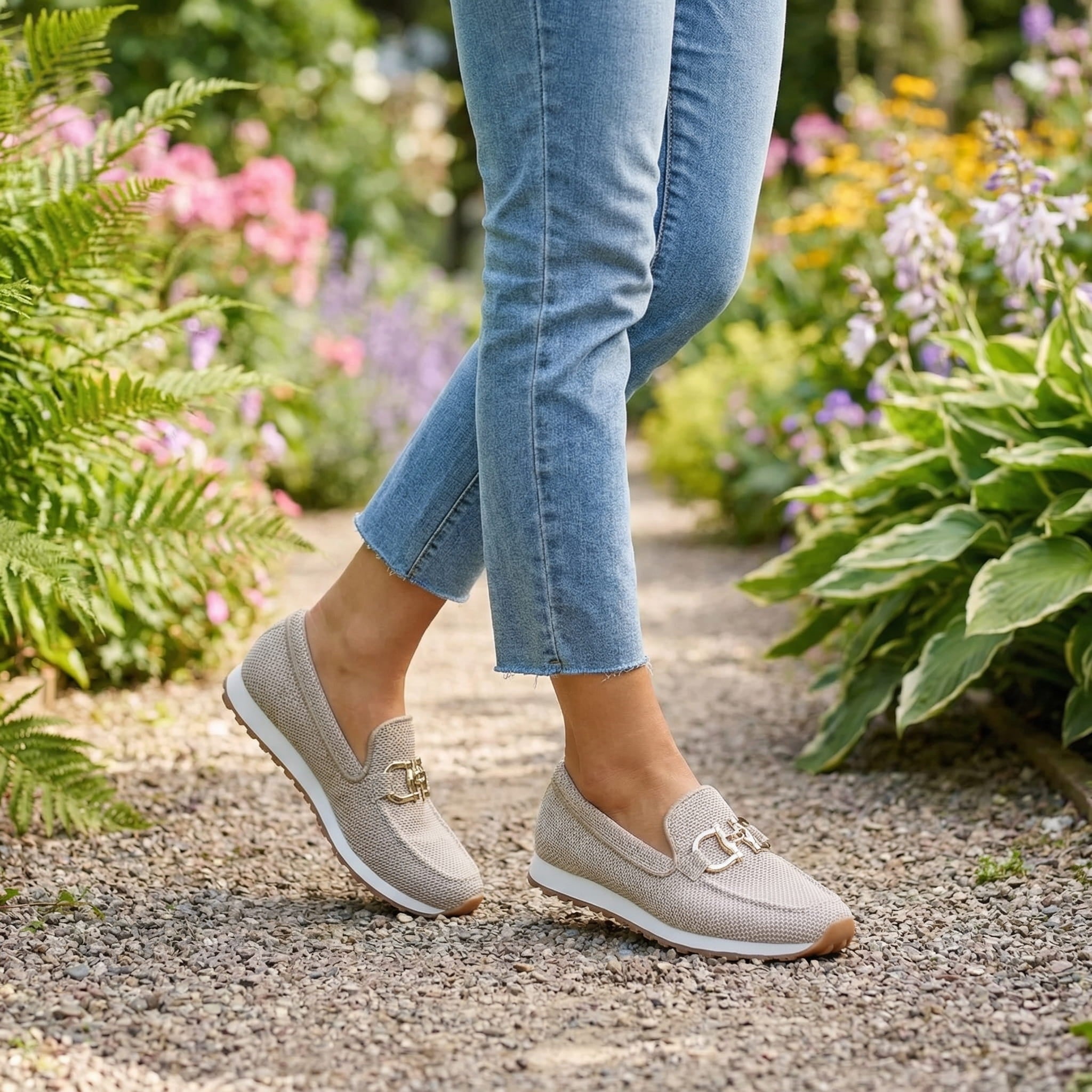 MESH CUSHIONED SHOES FOR WOMEN