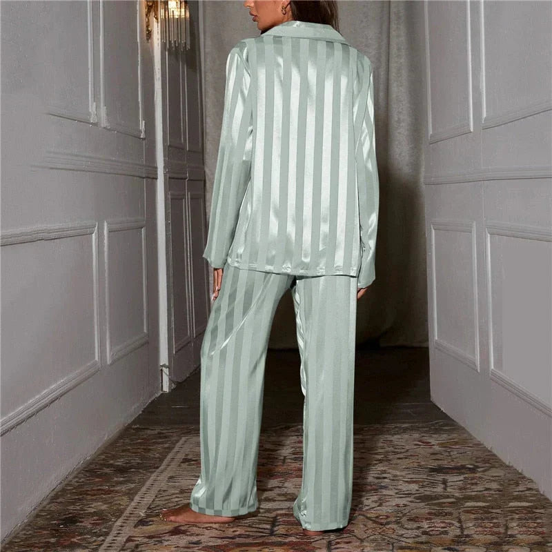 CLASSIC PAJAMA SET FOR WOMEN