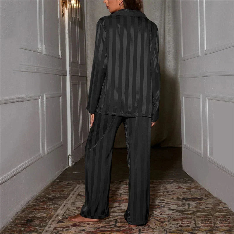 CLASSIC PAJAMA SET FOR WOMEN
