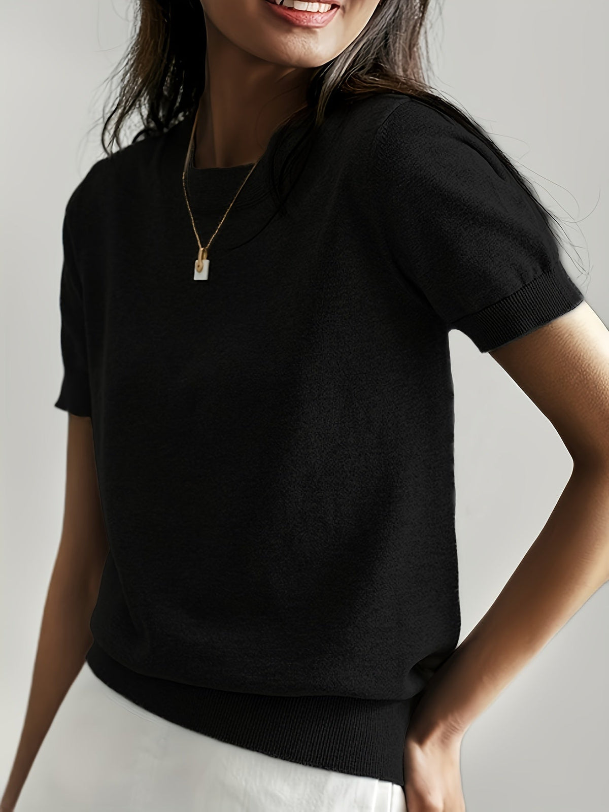 SHORT-SLEEVE SWEATER FOR WOMEN