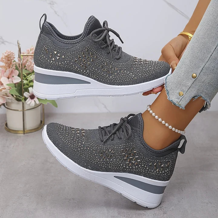 CHIC SUPPORT SNEAKERS FOR WOMEN