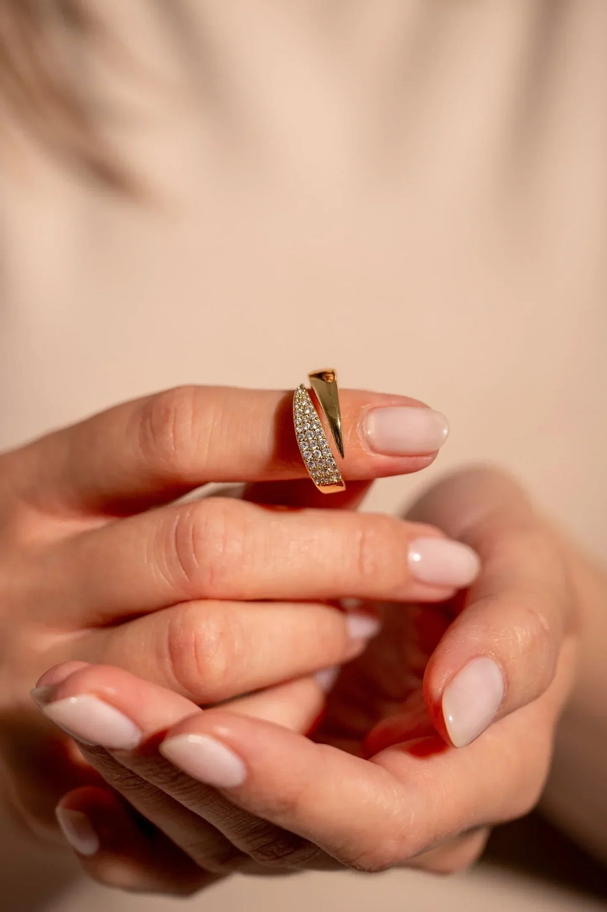 ADJUSTABLE SYMBOLIC RING FOR WOMEN