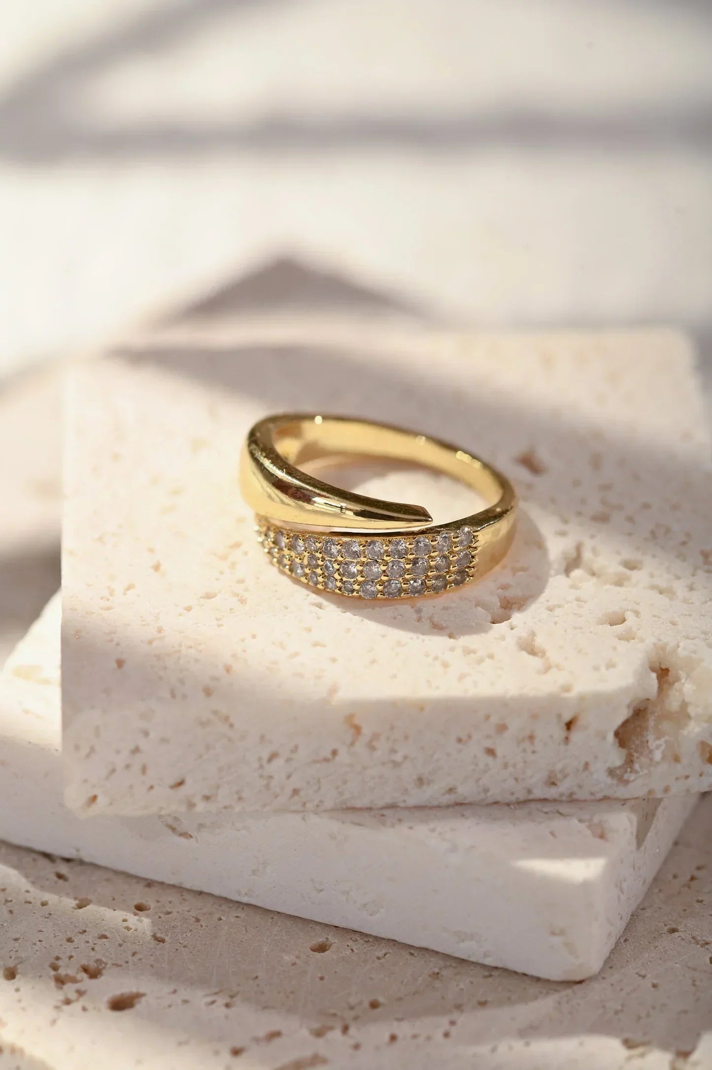 ADJUSTABLE SYMBOLIC RING FOR WOMEN
