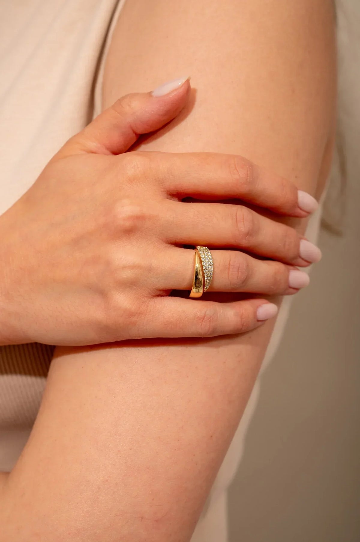 ADJUSTABLE SYMBOLIC RING FOR WOMEN