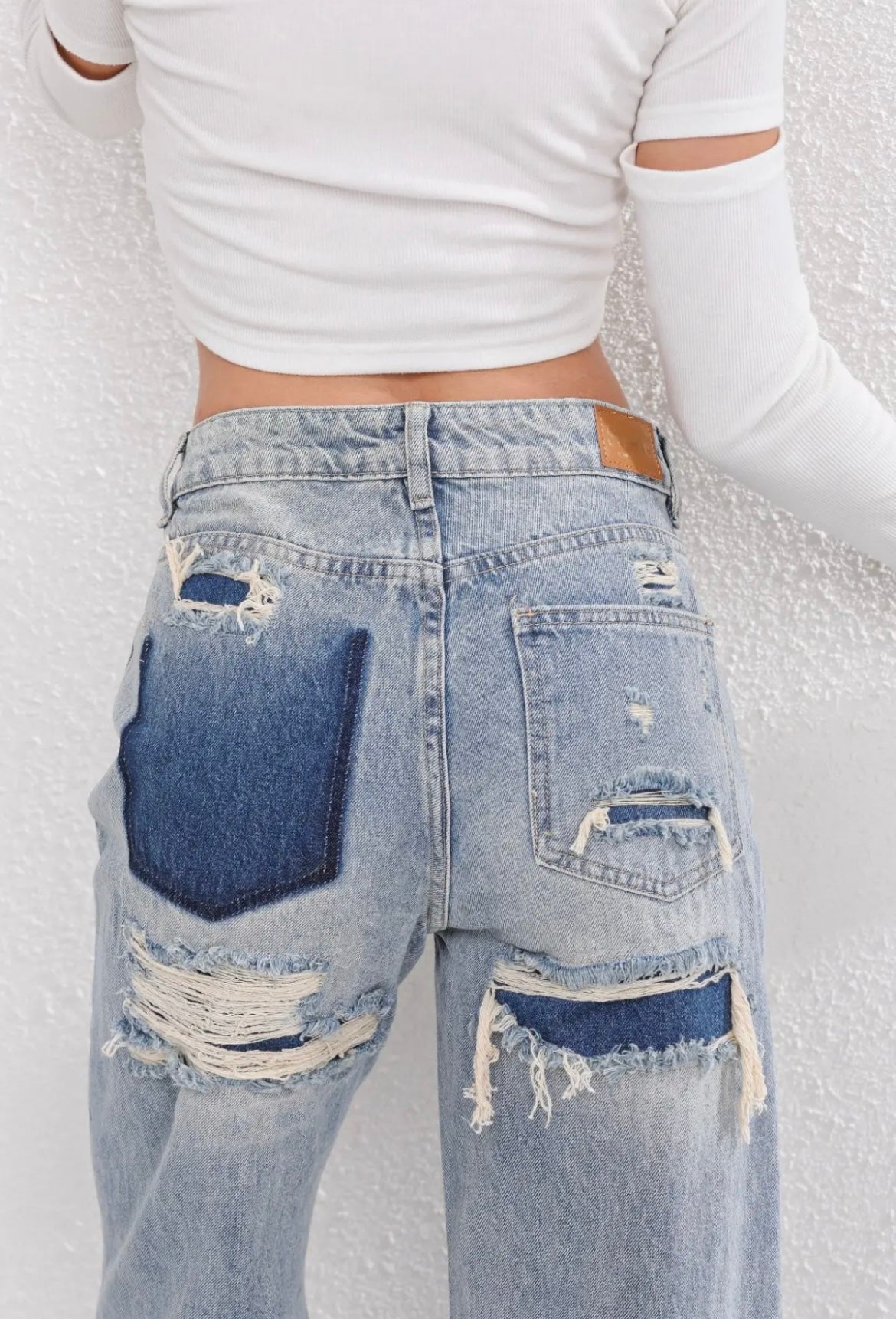 DISTRESSED STRAIGHT-LEG JEANS FOR WOMEN