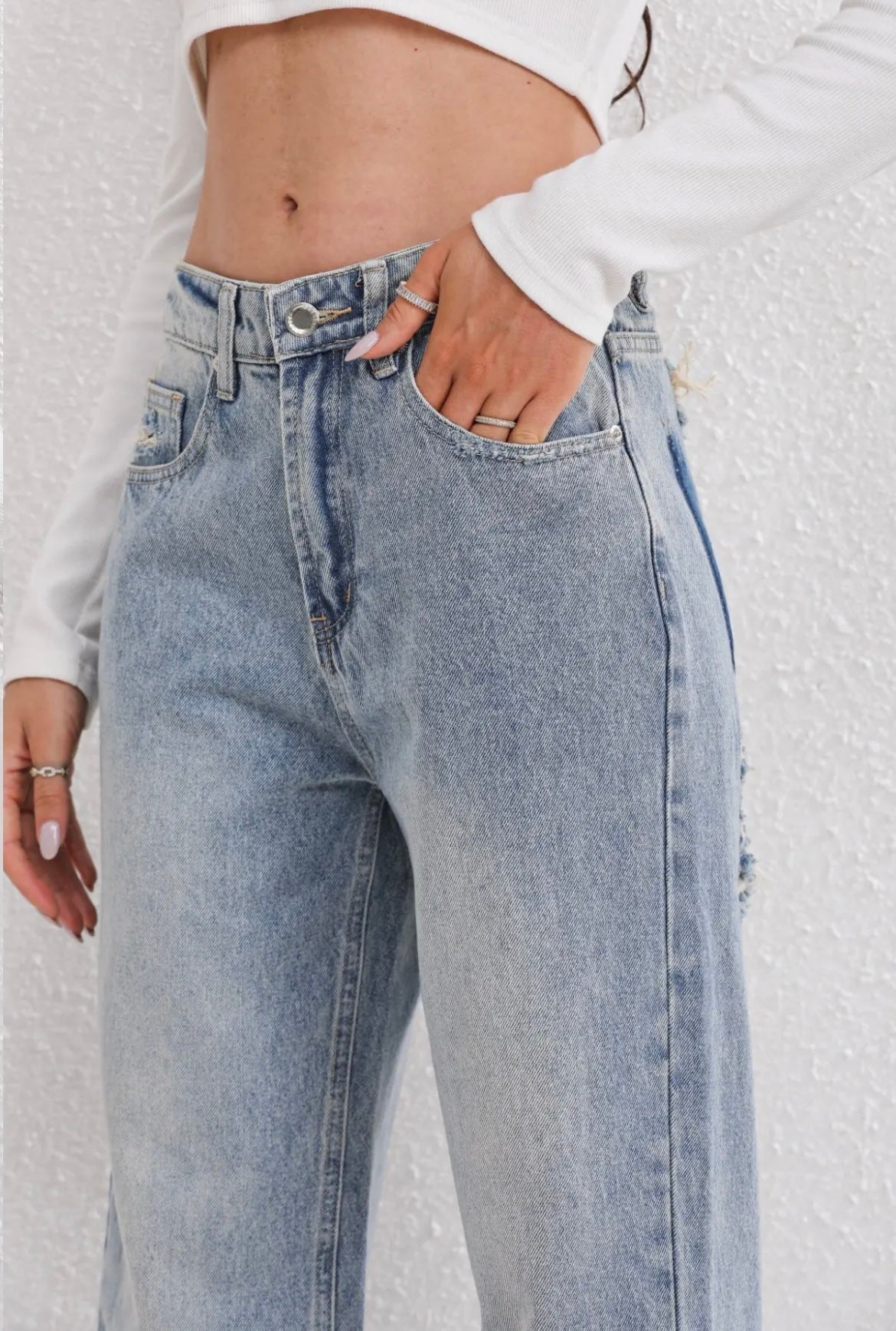 DISTRESSED STRAIGHT-LEG JEANS FOR WOMEN