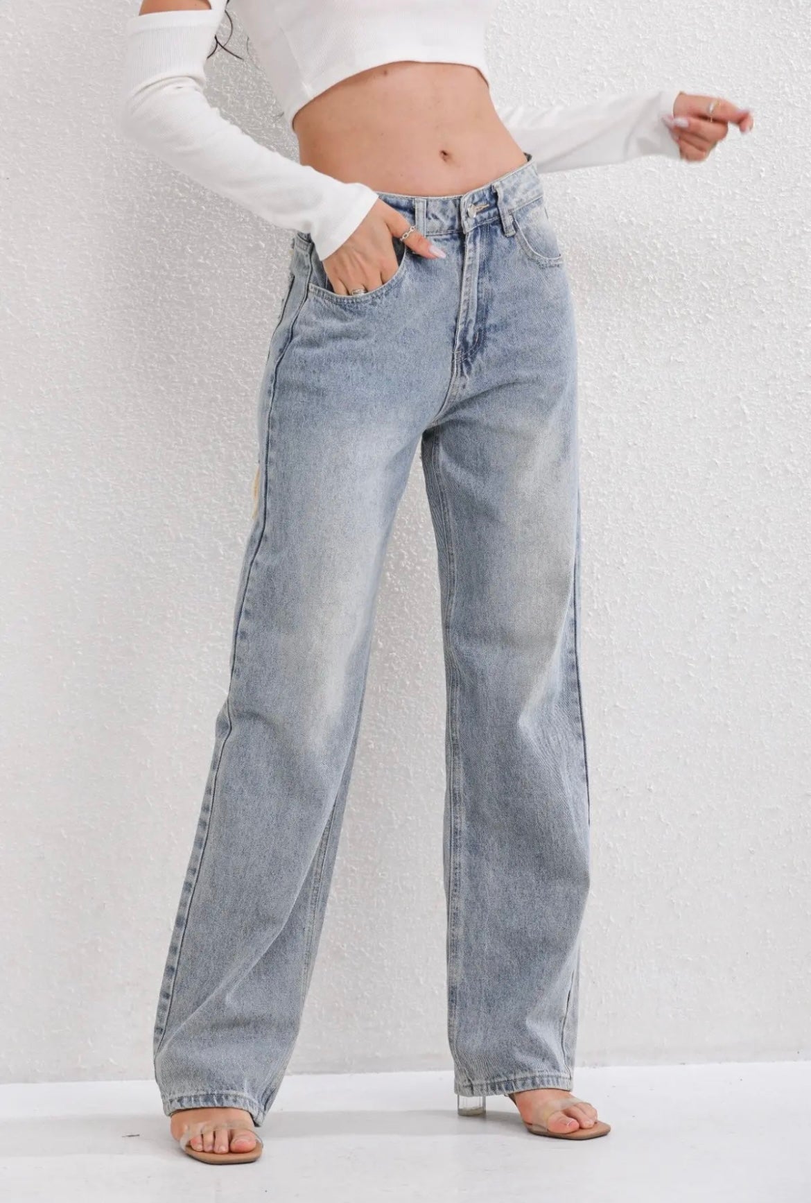 DISTRESSED STRAIGHT-LEG JEANS FOR WOMEN